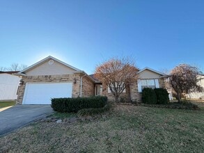 Building Photo - Beautiful Executive 3bd/2bath home in Joplin with fenced in yard / 2 car garage  and sunroom!!