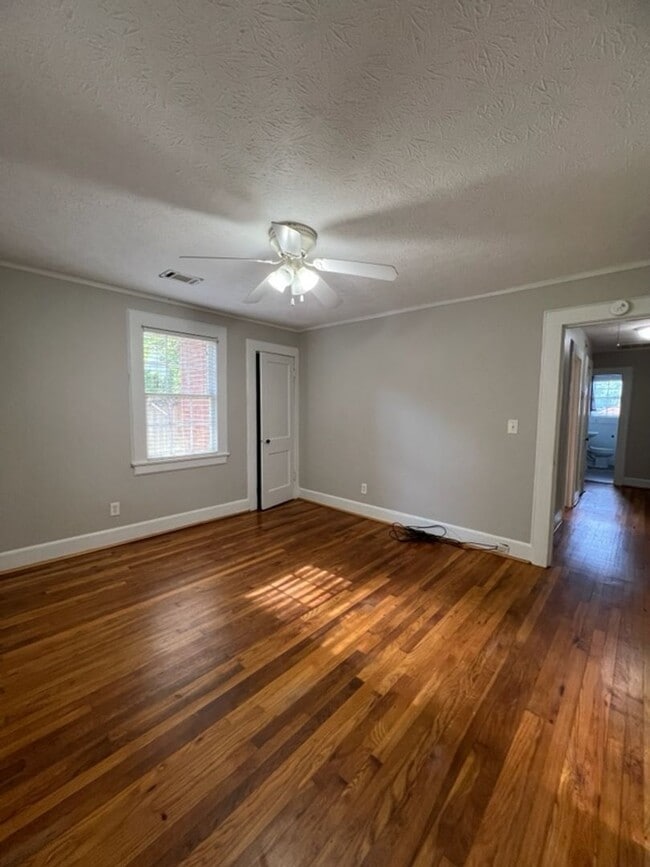 Building Photo - Adorable 3 Bedroom/2 Bath Home located in ...