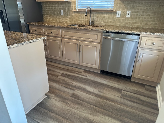 Building Photo - 1633 Summerwoods Cir