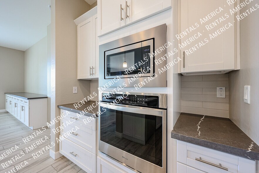 Building Photo - 31121 N 136th Wy