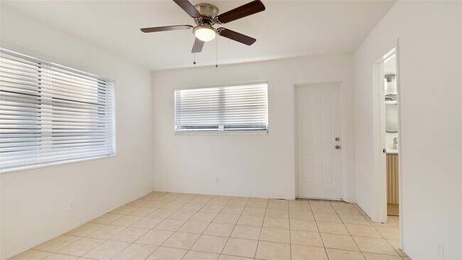 Building Photo - 709 SE 15th St