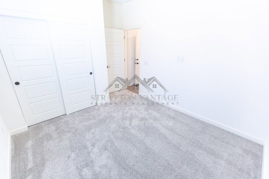 Building Photo - 2547 N Kenna Pl