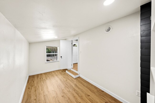 Building Photo - 612 Tanglewood Ln