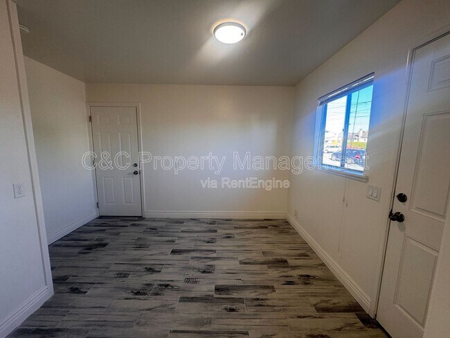 Building Photo - 801 Wainwright St