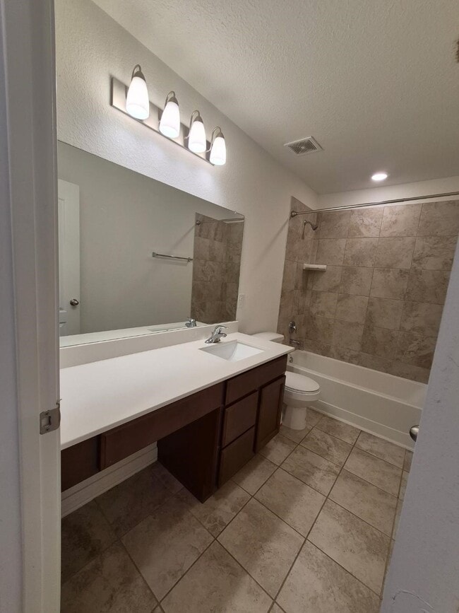 Building Photo - 6715 Hillsdale Creek Dr