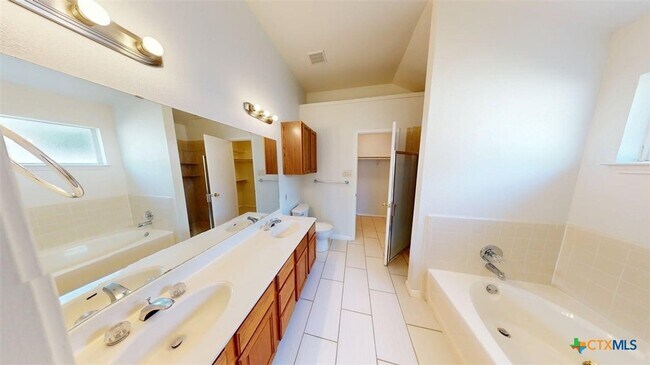 Building Photo - 411 Tomahawk Dr