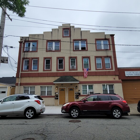 Building Photo - 228 Orchard St