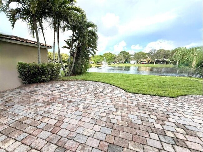 Building Photo - 1171 W Magnolia Cir