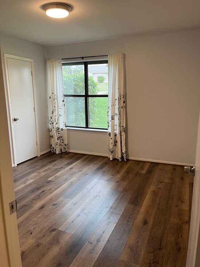 Building Photo - 8834 Sandcastle Ct