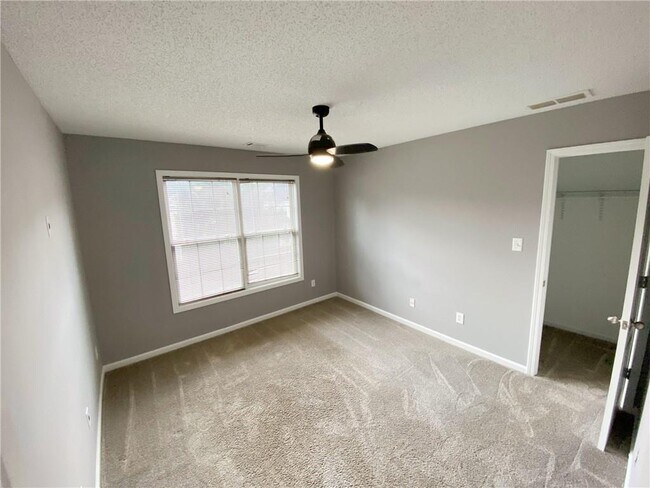Building Photo - 675 Millbrook Village Dr
