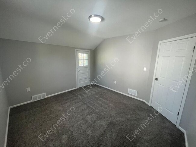 Building Photo - 2820 Winsted Dr