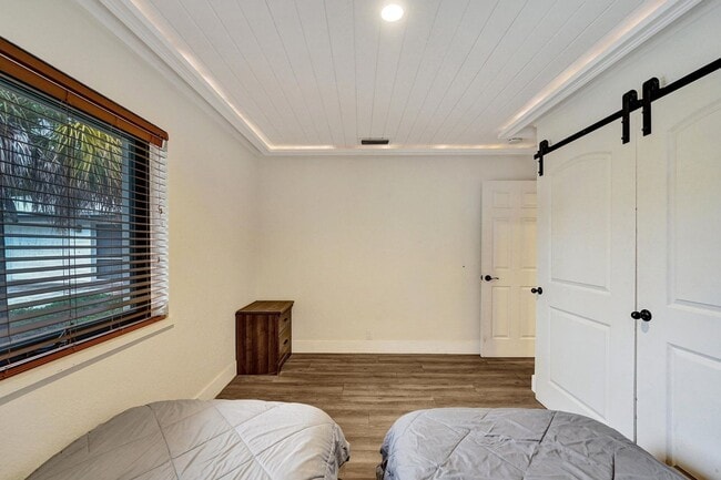 Building Photo - 5612 Harding St