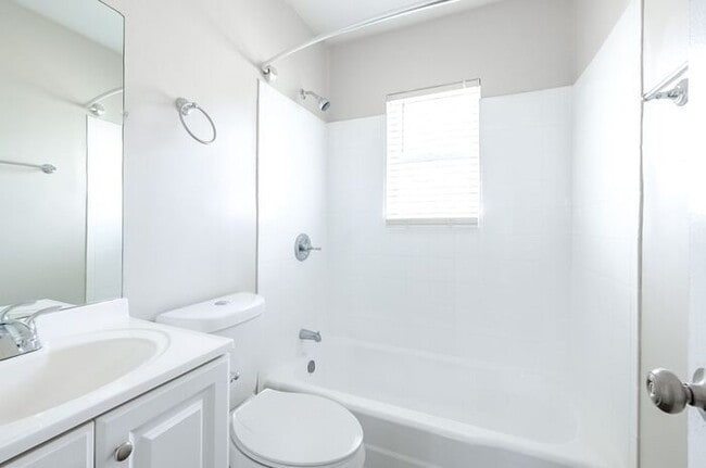 Building Photo - Premium 2 Bedroom Apartment in Atlanta | Second-Floor Home | Select Units $150 OFF + First Month ...