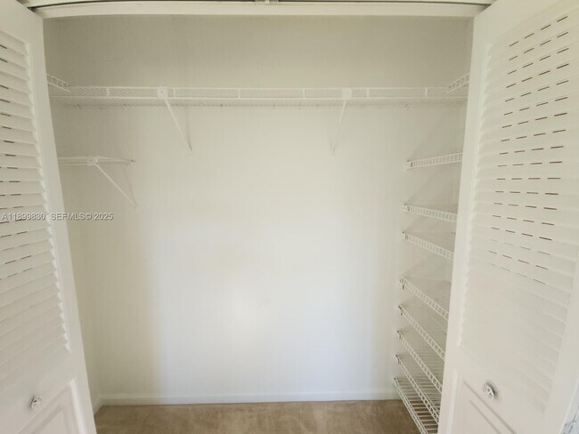 Building Photo - 564 Mansfield M