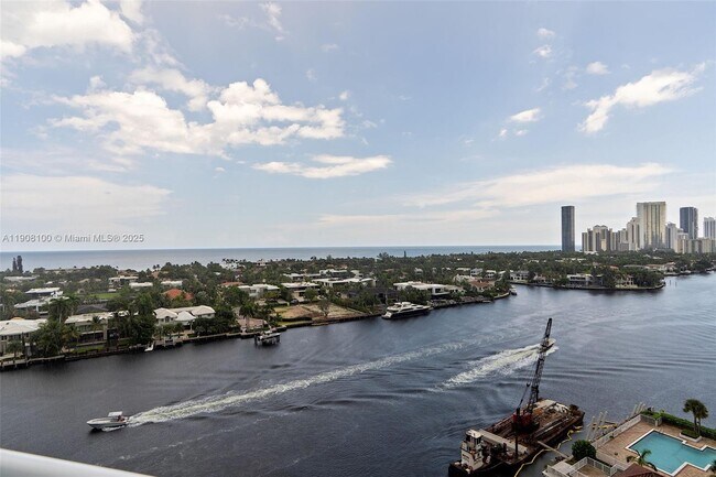 Building Photo - 20515 E Country Club Dr