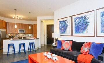 Building Photo - 2 bedroom in Houston TX 77098