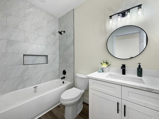 Building Photo - 656 Skyline Dr