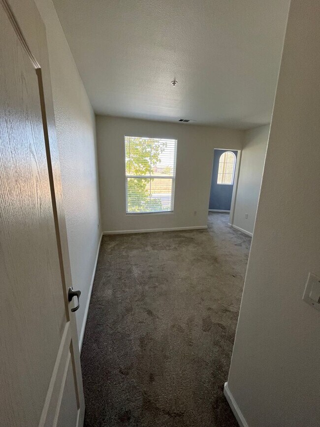Building Photo - Condo | 2 Bed | 2 Bath | 1728SF | Tenant P...