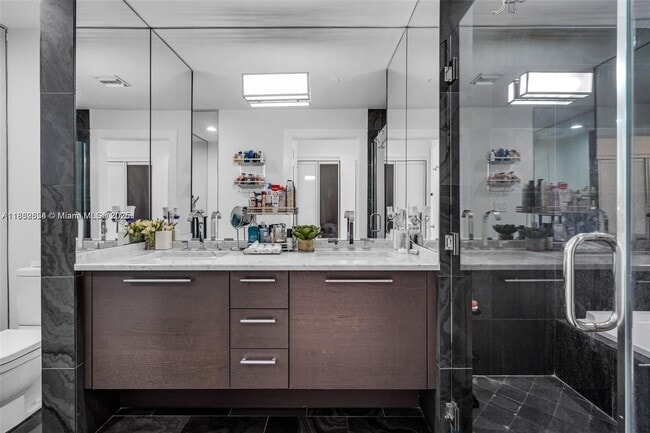 Building Photo - 900 Biscayne Blvd