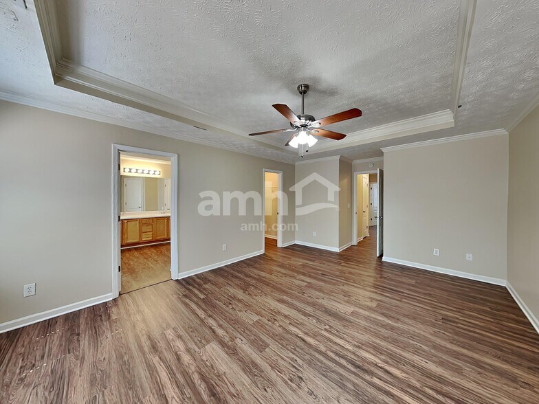 Building Photo - 5455 Yellow Pine Dr