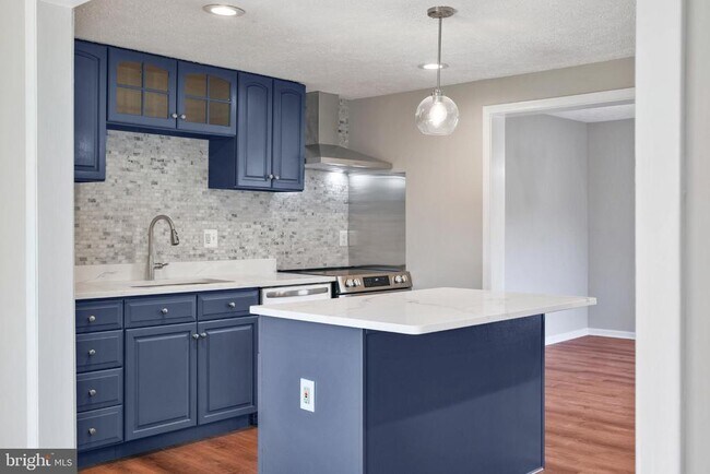 Building Photo - 10622 Cavalcade St