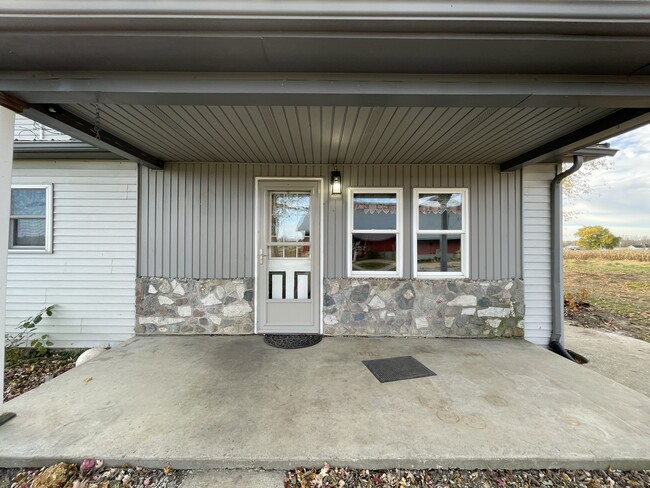 Building Photo - 7094 N 550 E