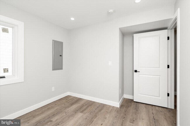 Building Photo - 92 Pennwood Dr