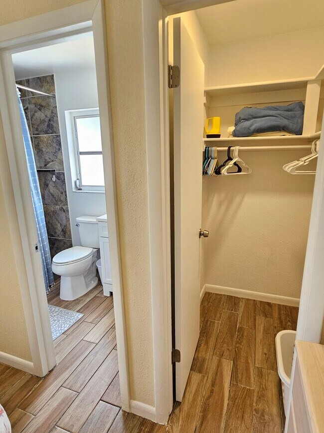 Building Photo - 426 Pineview Dr