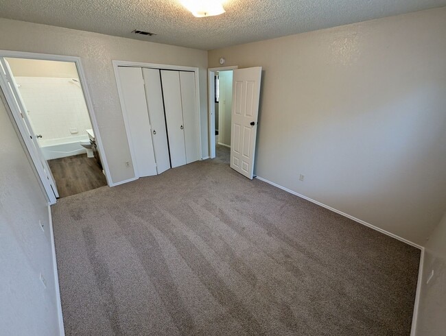 Building Photo - Amazing Round Rock unit