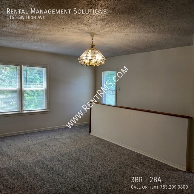 Building Photo - 1165 SW High Ave