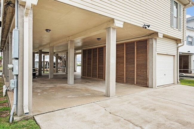 Building Photo - 336 Admiral Cir