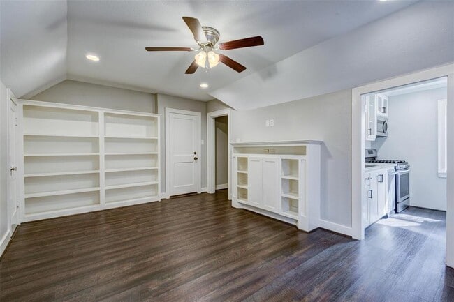 Building Photo - 1313 Peden St