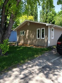 Building Photo - 5 Bedroom, 2 Bathroom House for Rent close to UND and Altru Hospital