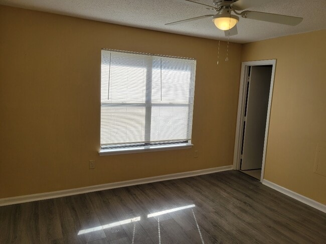 Building Photo - 3521 Spring Glen Ln