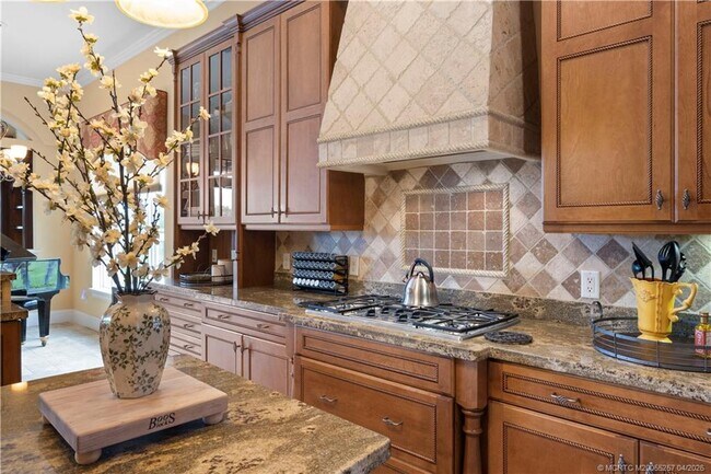 Building Photo - 130 SE Bella Strano