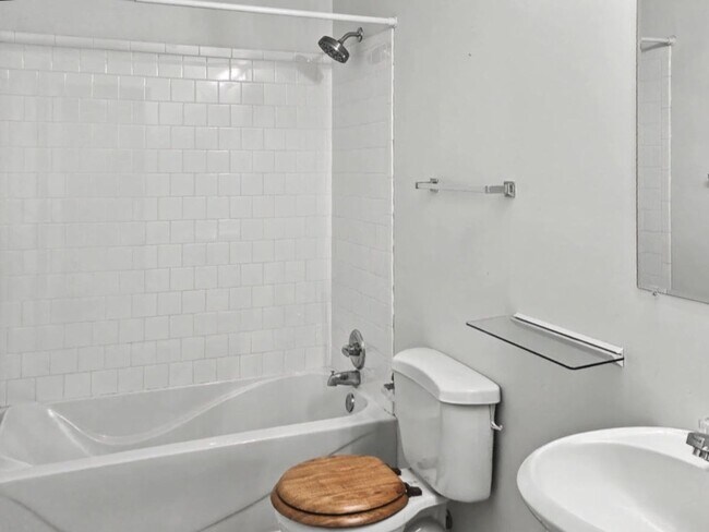 Building Photo - 6156-6158 Fairgrove St