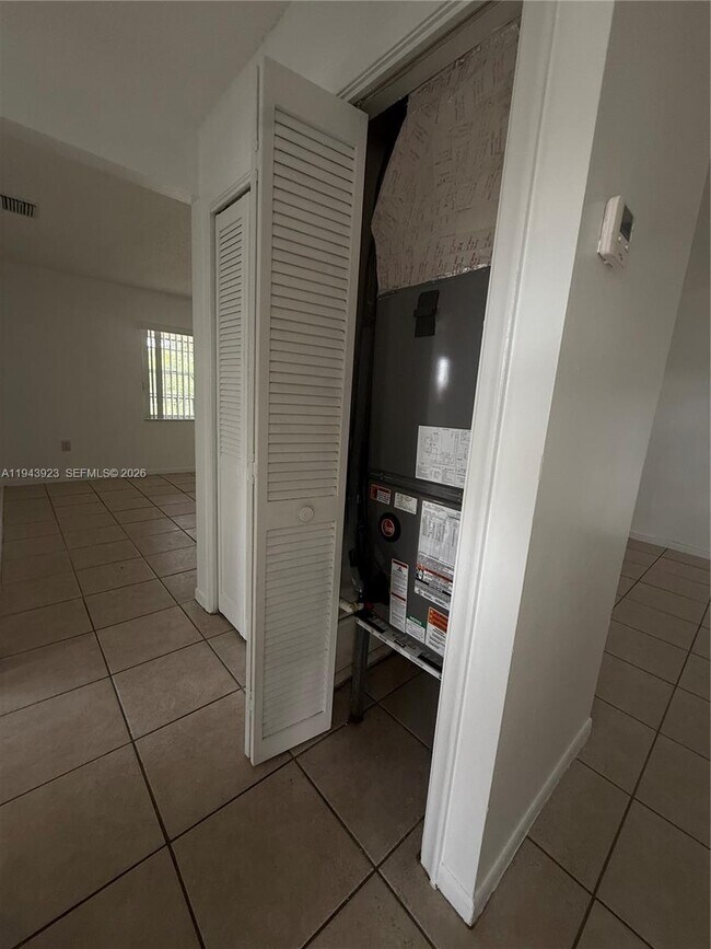 Building Photo - 460 Eldron Dr