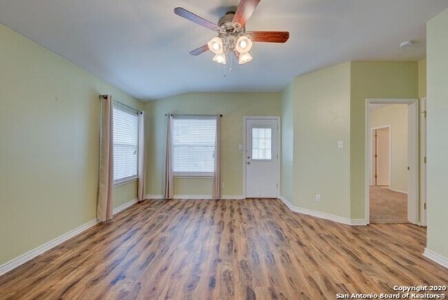 Building Photo - 3 Bedroom/2 Bath Wildhorse Subdivision