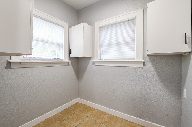 Building Photo - 3015 Isabella St