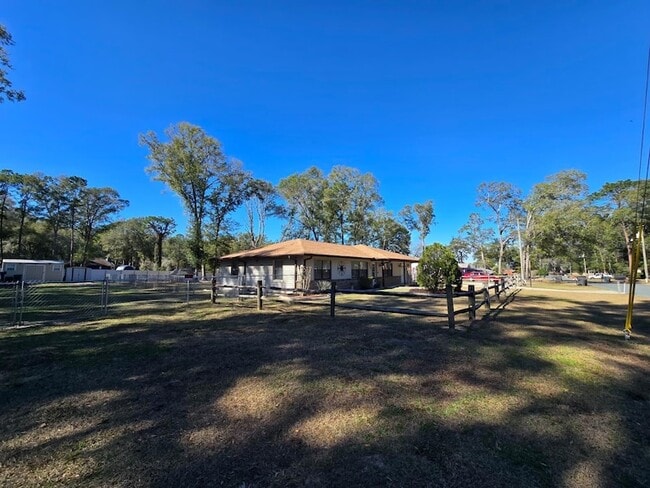 Building Photo - 2606 NE 22nd Ave