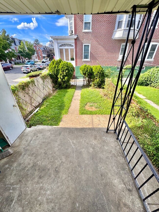 Building Photo - 1049 Tilghman St