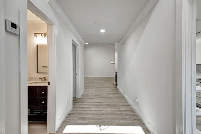 Building Photo - 4705 Fountains Dr S