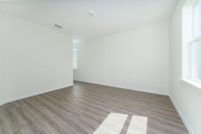Building Photo - 4/3.5 with a loft in Longwood!