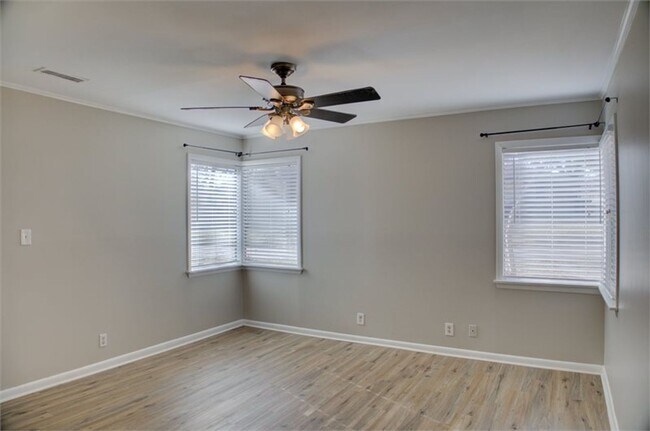 Building Photo - Beautiful Ranch-Style Rental in Marion Gar...