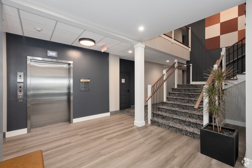 Lobby Photo - 150 Draper Ave
