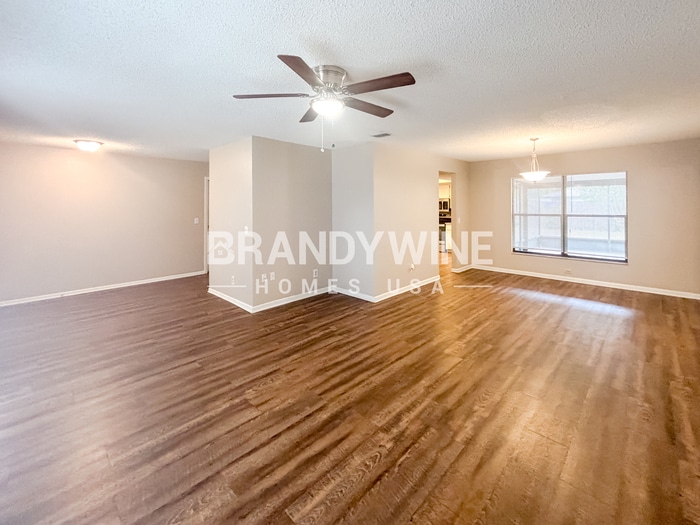 Building Photo - 734 Sandy Creek Dr