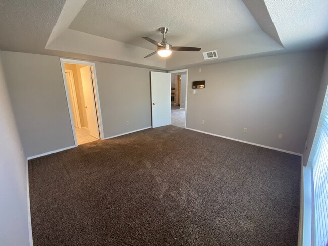 Building Photo - Newly Updated 2 Story Duplex