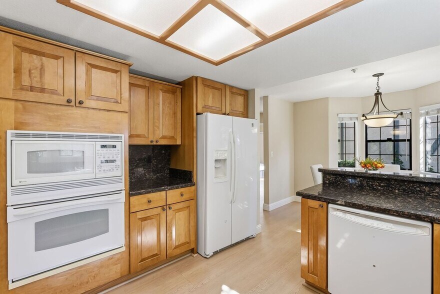 Building Photo - 121 Haslemere Ct