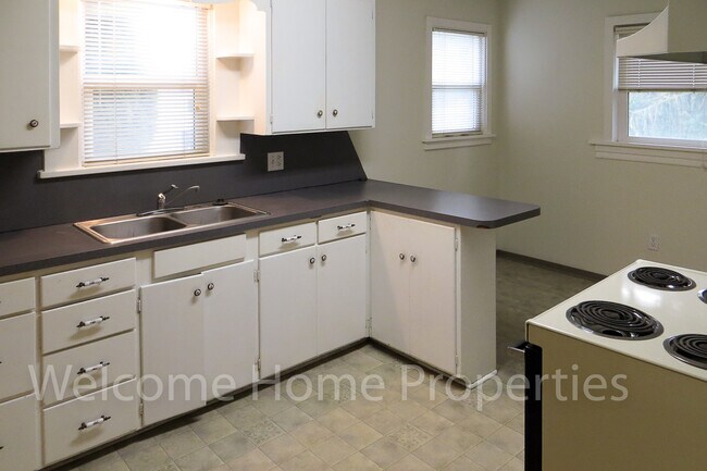 Building Photo - Comfortable 2 Bedroom Home With Shade Trees