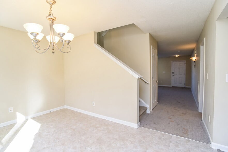 Building Photo - 5231 Fernhill Dr